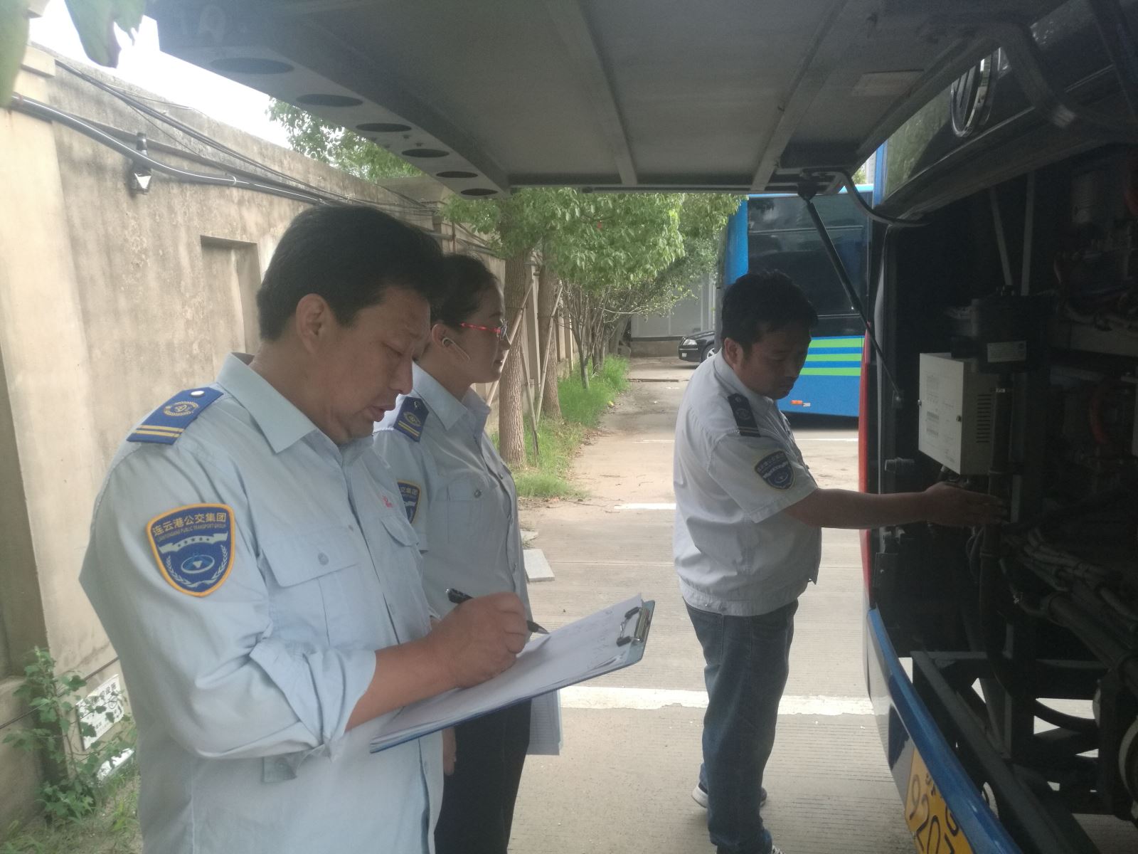 公交集團(tuán)公交事業(yè)一部開(kāi)展車(chē)輛早檢查工作